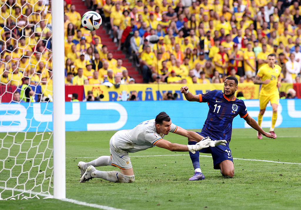 Cody Gakpo (#11) of the Netherlands shoots to score a goal in a Euro 2024 round of 16 game against Romania in Munich, Germany, July 2, 2024. /CFP