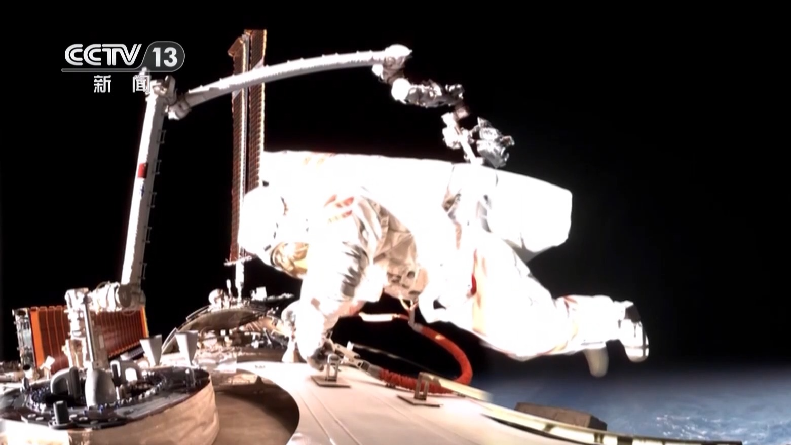 Shenzhou-18 astronaut Ye Guangfu performs an extravehicular activity. /CMG
