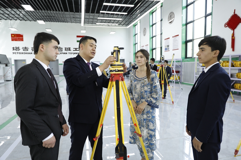 A Chinese teacher from a vocational school in north China's Tianjin tells Tajik students how to use an instrument at a Luban Workshop, Dushanbe, Tajikistan, April 12, 2023. /Xinhua