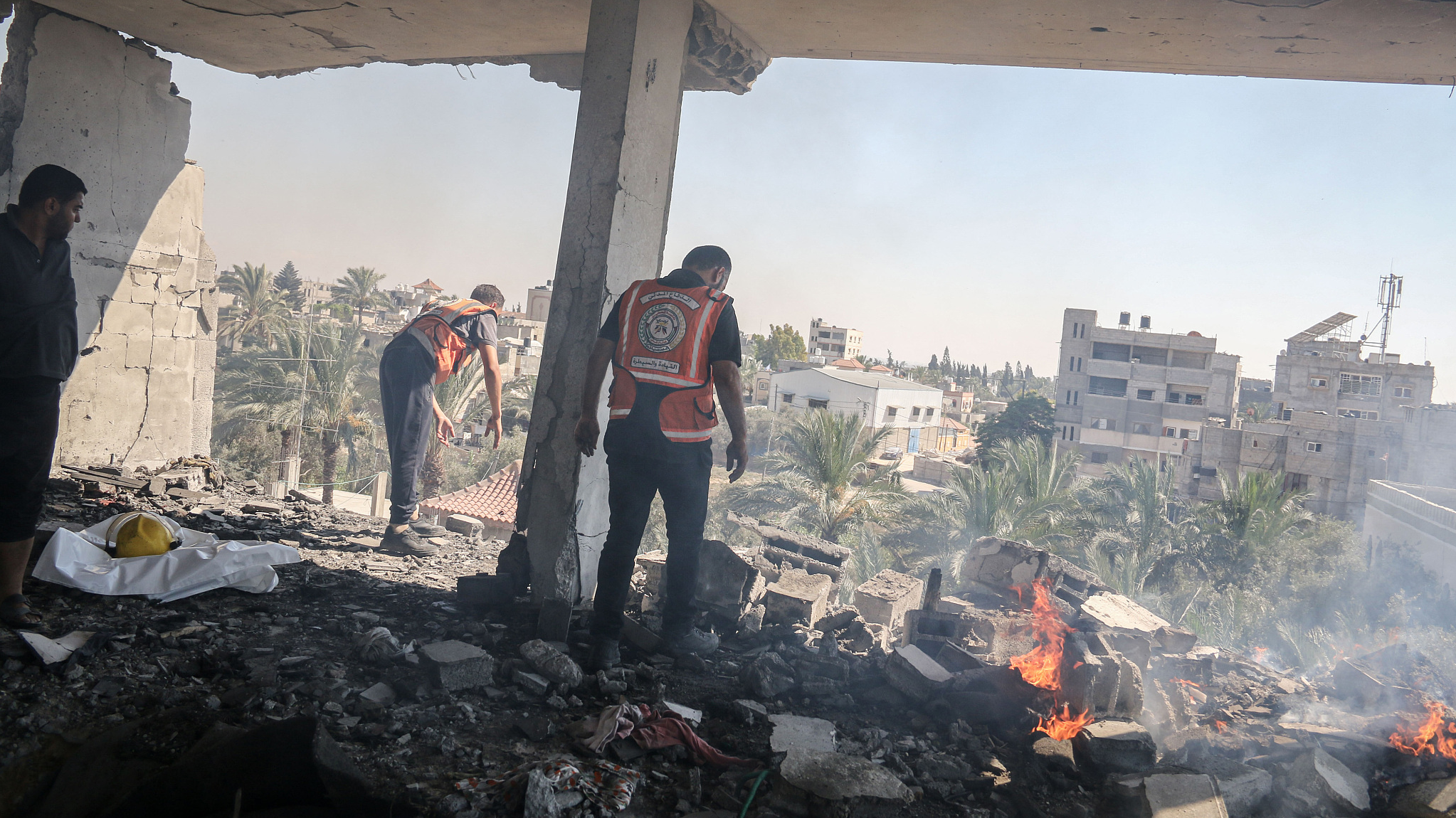 Palestinian first responders inspect the damage to a residential building following an Israeli strike in Deir al-Balah, central Gaza, July 2, 2024. /CFP