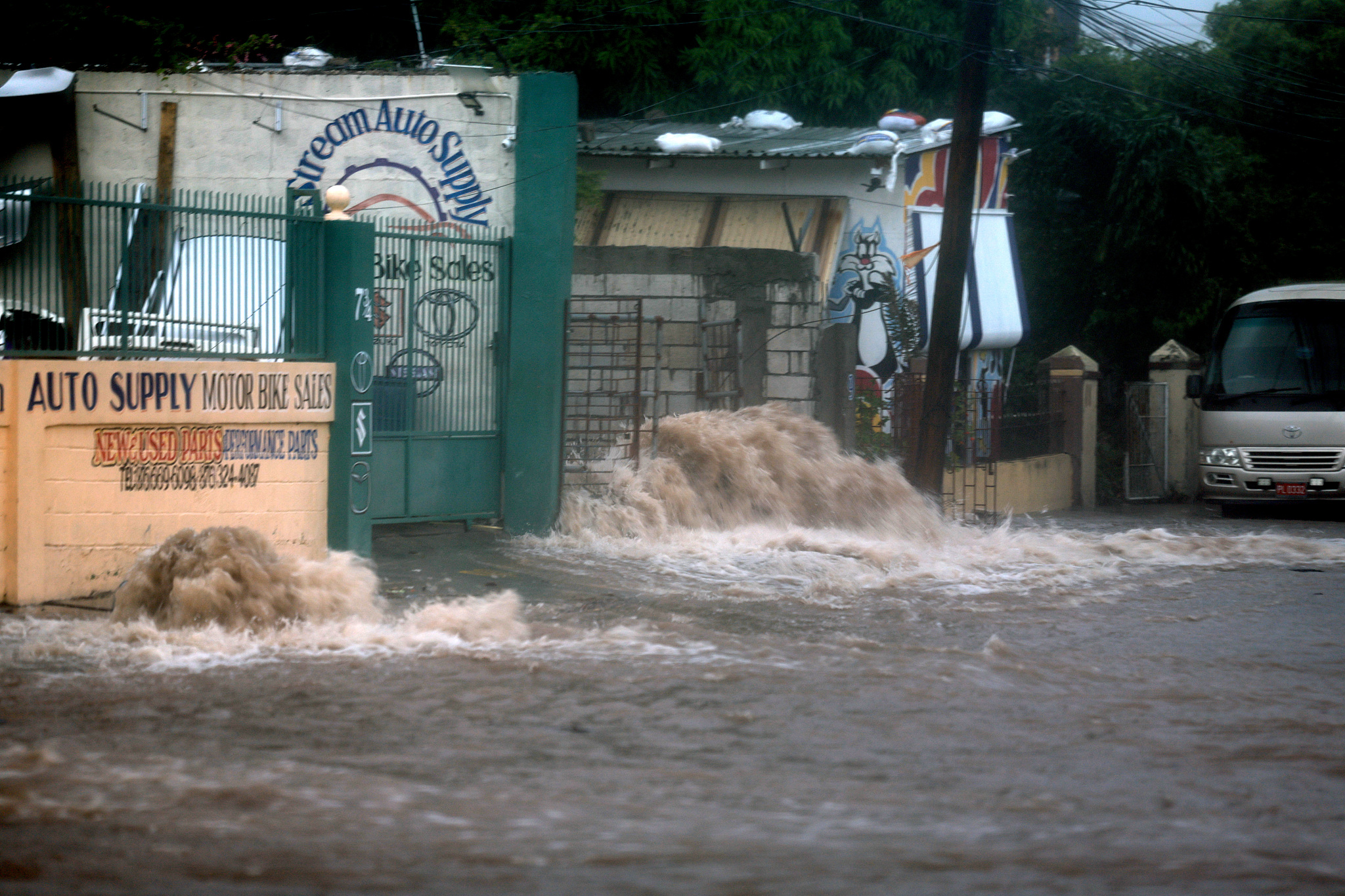 Floodwater pours onto the street as Hurricane Beryl passes through, Kingston, Jamaica, July 3, 2024. /CFP