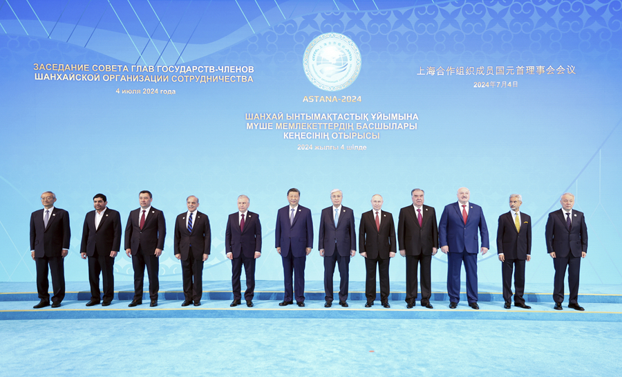 A group photo with leaders attending the 24th Meeting of the Council of Heads of State of the Shanghai Cooperation Organization at the Independence Palace in Astana, Kazakhstan, July 4, 2024. /Xinhua