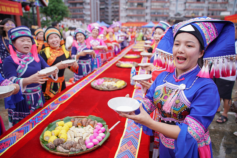 Yao people take part in a traditional folk custom to celebrate the Zhuzhu Festival in Hechi City, south China's Guangxi Zhuang Autonomous Region. /CFP