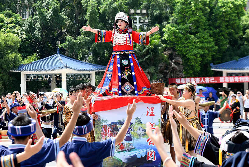 Yao people take part in a traditional folk custom to celebrate the Zhuzhu Festival in Hechi City, south China's Guangxi Zhuang Autonomous Region. /CFP