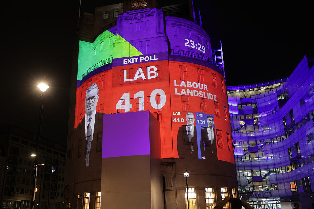 Live election updates are projected at BBC Broadcasting House in London, England, July 4, 2024. /CFP