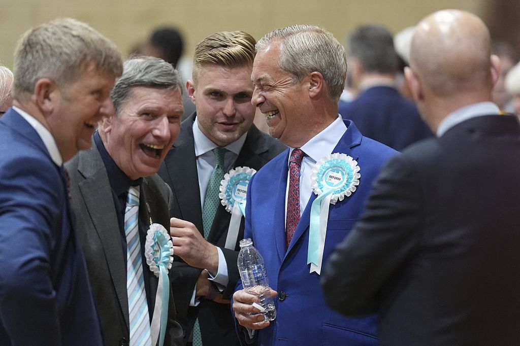 Reform leader Nigel Farage, second from the right, at Clacton Leisure Centre, during the 2024 general election count in Clacton, England, July 5, 2024. /CFP