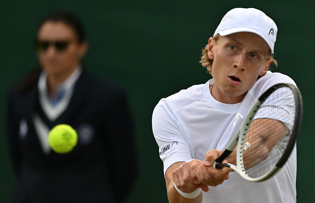 Emil Ruusuvuori of Finland competes in the men's singles second-round match against Stefanos Tsitsipas of Greece at the Wimbledon Championships at the All England Lawn Tennis and Croquet Club in London, July 4, 2024. /CFP