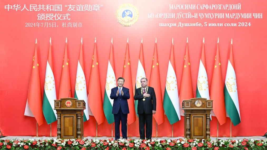 President Xi awards friendship medal to Tajik president