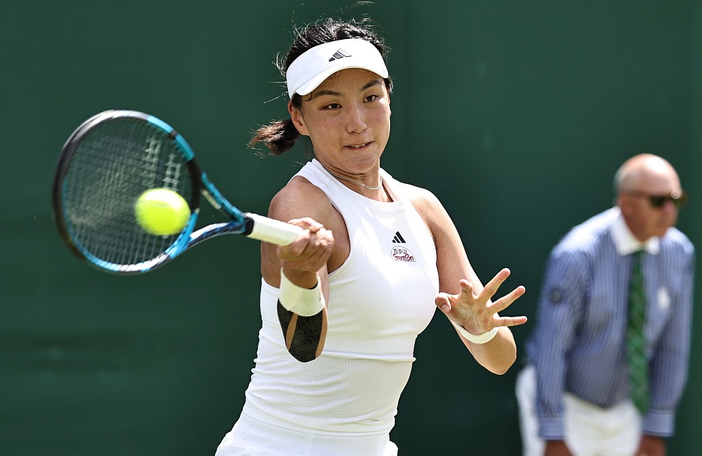 Wang Xinyu of China competes in the women's singles second-round matcha gainst Jessica Pegula of the U.S. at the Wimbledon Championships at the All England Lawn Tennis and Croquet Club in London, Britain, July 4, 2024. /CFP