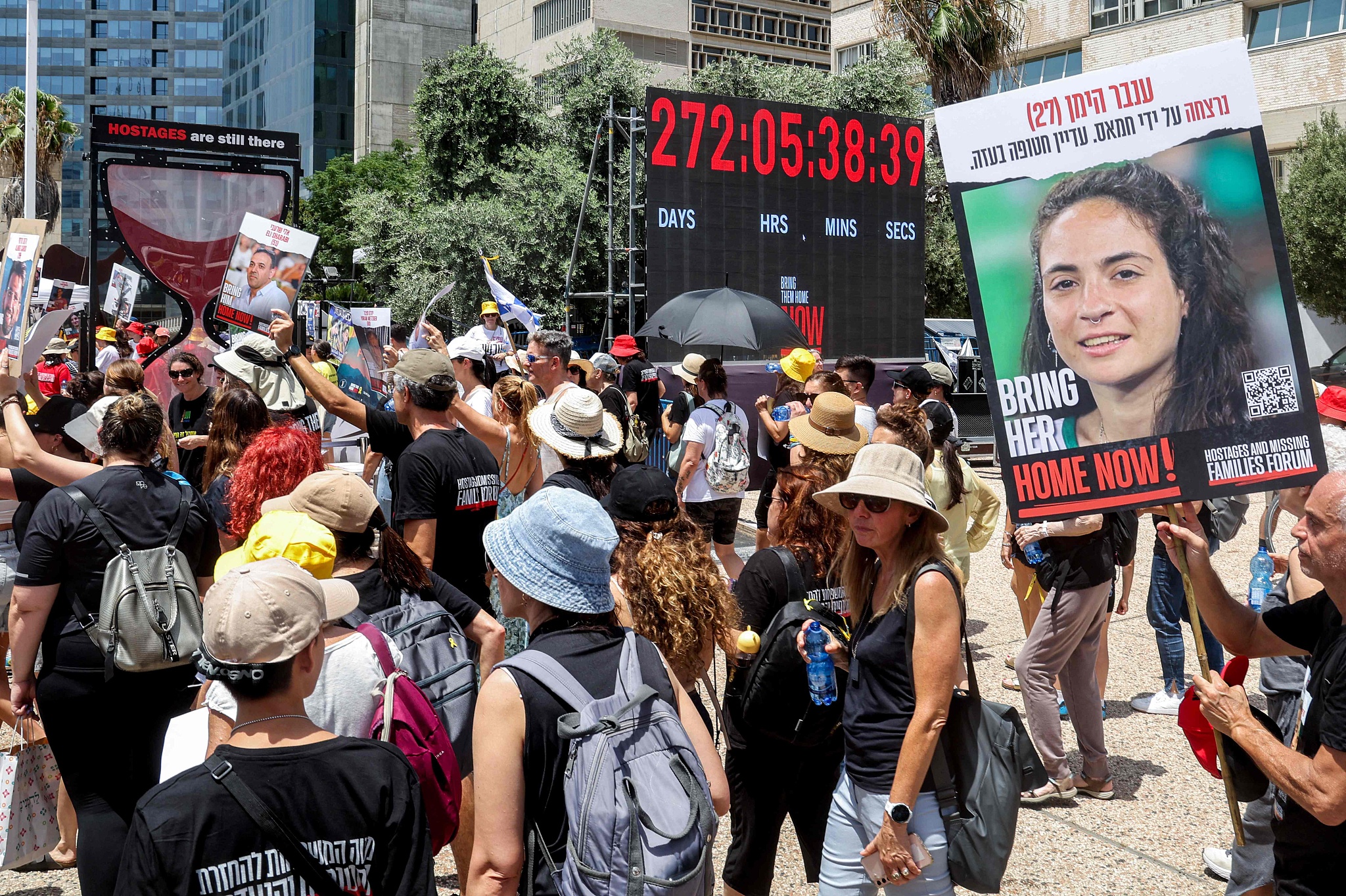 Demonstrators march during a protest by the mothers and relatives of Israelis held hostage by Palestinian militants in Gaza since the October 7 attacks, calling for efforts to save the hostages, Tel Aviv, Israel, July 5, 2024. /CFP