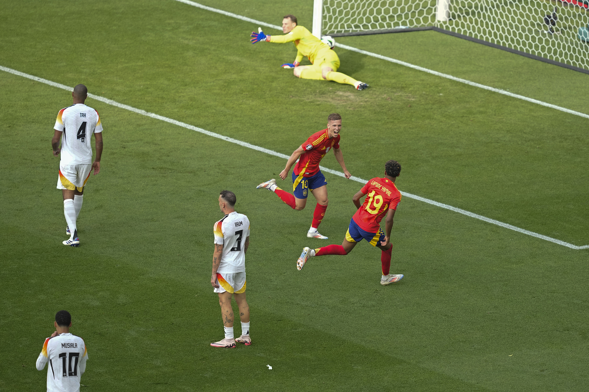Spain's Dani Olmo scored the 1st goal of the UEFA Euro 20204 quarter-final match against Germany in Stuttgart, Germany, Friday, July 5, 2024. /CFP
