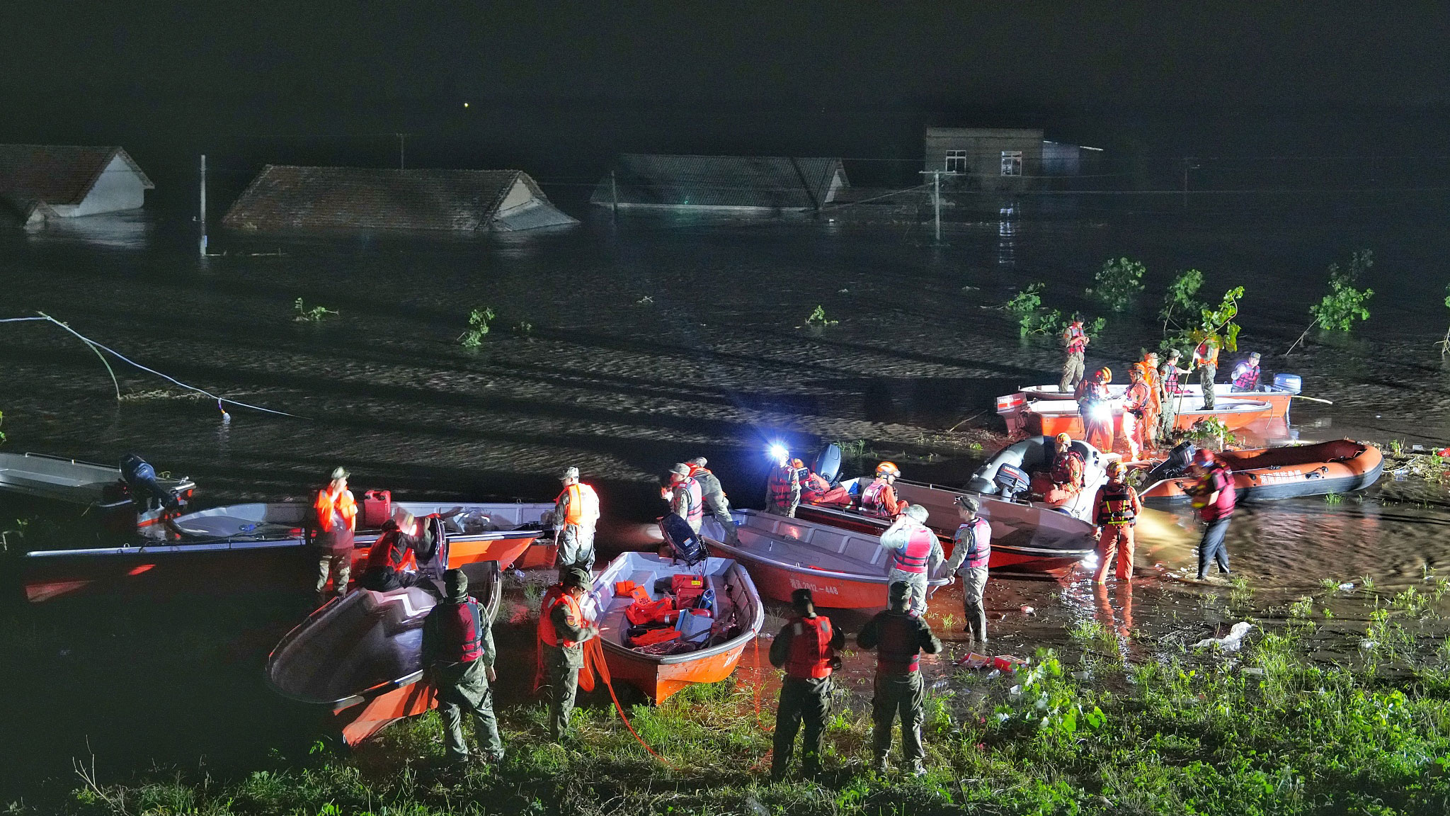 Rescue teams search for trapped civilians after a dike breach in Dongting Lake, central China's Hunan Province, July 6, 2024. /CFP