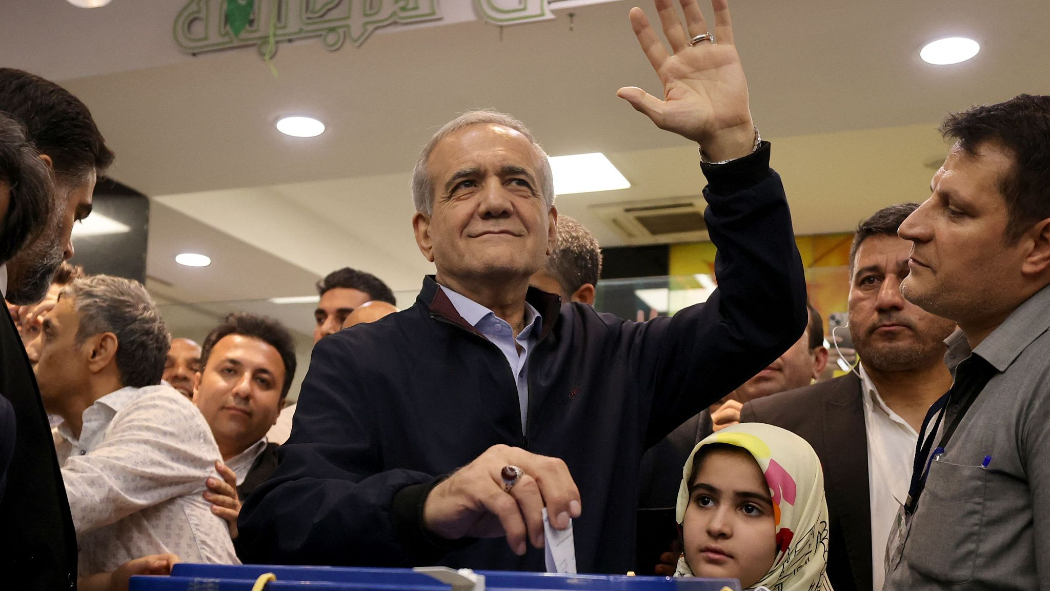 Massoud Pezeshkian casts his vote during the presidential election in Tehran, Iran, June 28, 2024. /CFP