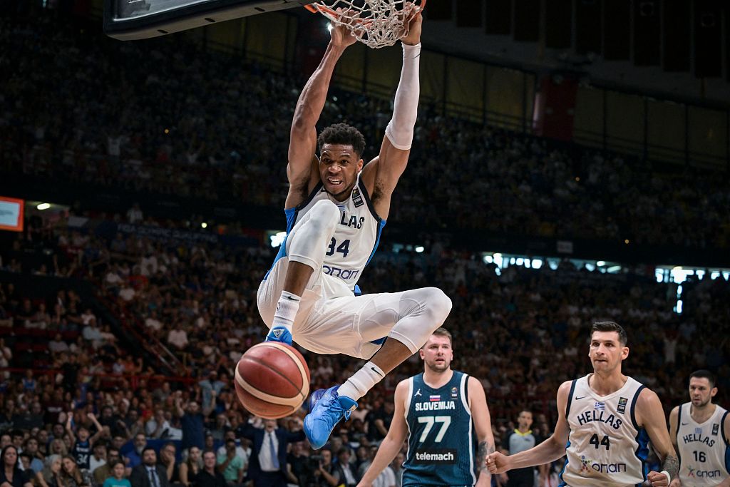 Giannis Antetokounmpo (#34) of Greece dunks in the semifinals of one of the 2024 FIBA Men's Olympic Qualifying Tournaments against Slovenia in Piraeus, Greece, July 6, 2024. /CFP