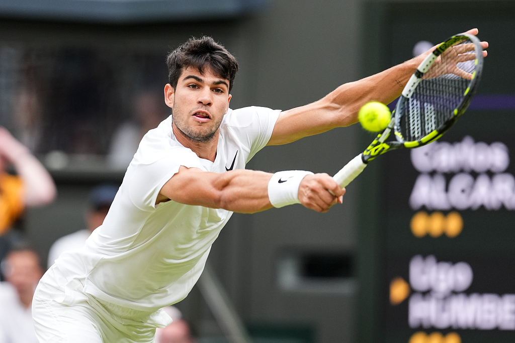 Carlos Alcaraz of Spain competes in a men's singles round of 16 match against Ugo Humbert of France at the Wimbledon Championships at the All England Lawn Tennis and Croquet Club in London, United Kingdom, July 7, 2024. /CFP