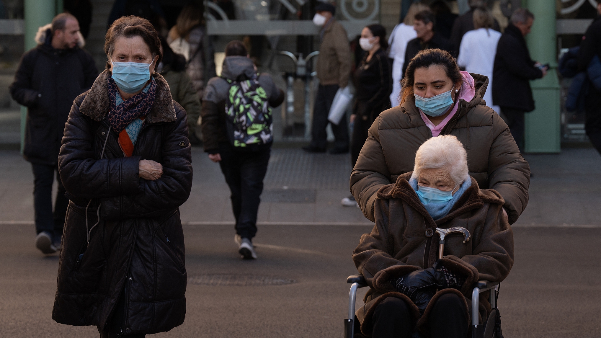 People wearing face masks at the Hospital Clinic de Barcelona on January 8, 2024, Barcelona, Catalonia, Spain. /CFP
