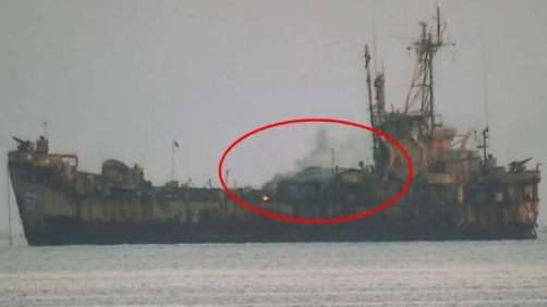 Personnel on board burning garbage on the deck of the illegally grounded military vessel, 2014. /China's Ministry of Natural Resources