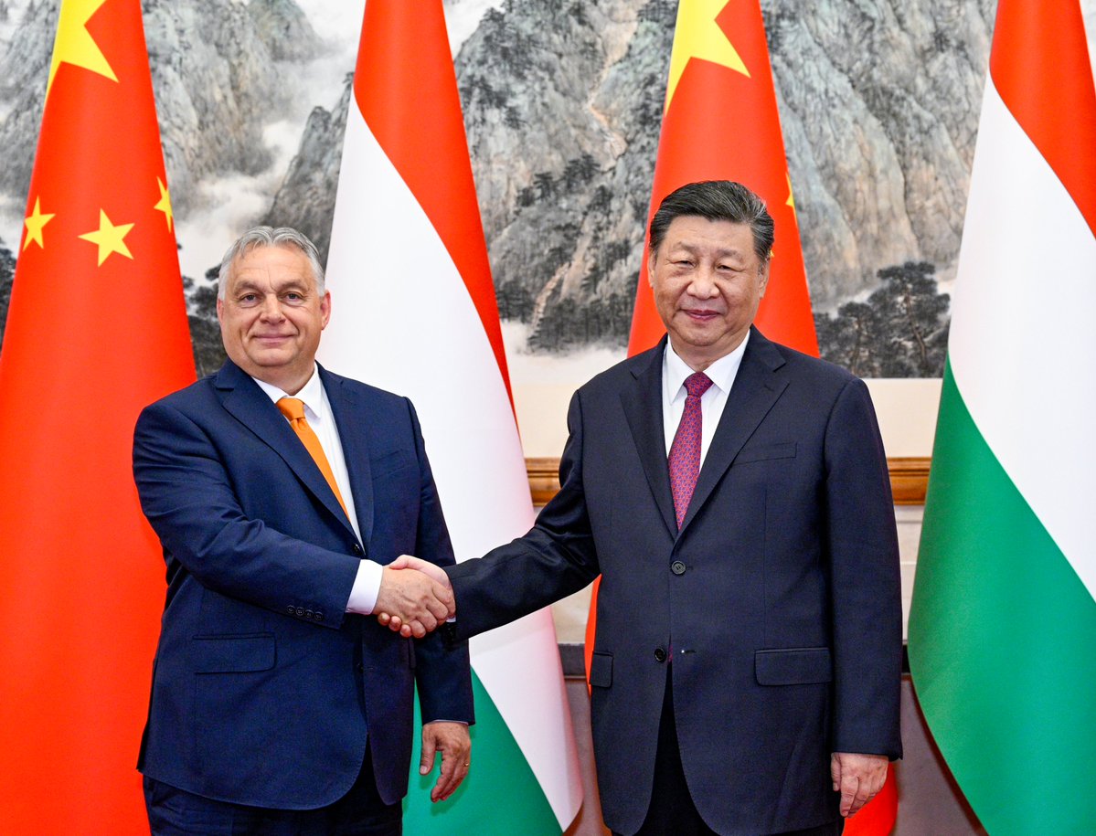 Chinese President Xi Jinping (R) shakes hands with Hungarian Prime Minister Viktor Orban in Beijing, China, July 8, 2024. /Xinhua