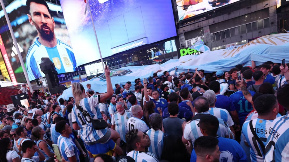 Argentina fans gather ahead of their team's Copa America clash with Canada in Times Square, New York City, New York, U.S., July 8, 2024. /CFP