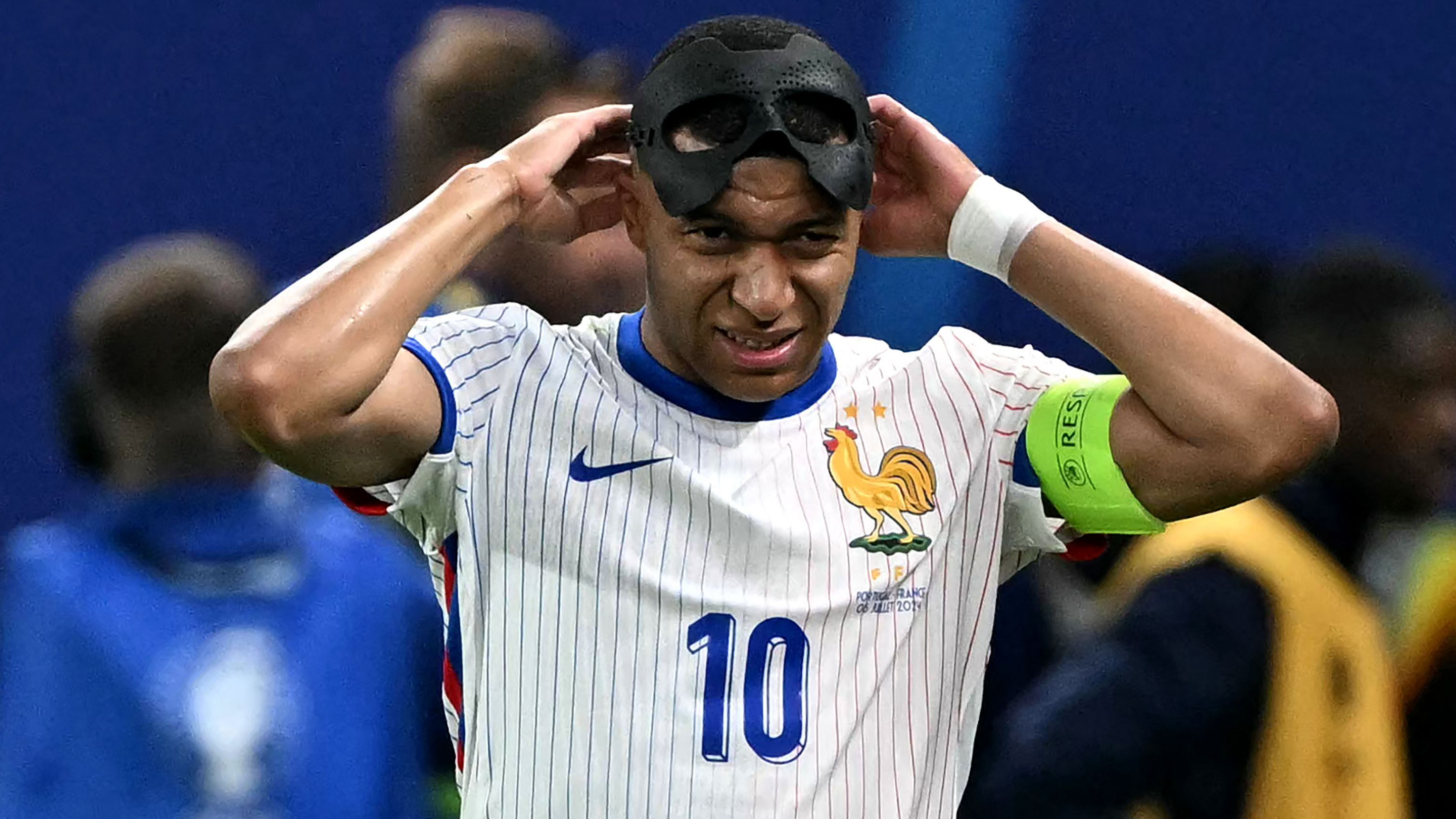 France captain Kylian Mbappe puts his protective mask on after being hit by the ball during their Euro quarterfinal clash with Portugal at the Volksparkstadion in Hamburg, Germany, July 5, 2024. /CFP