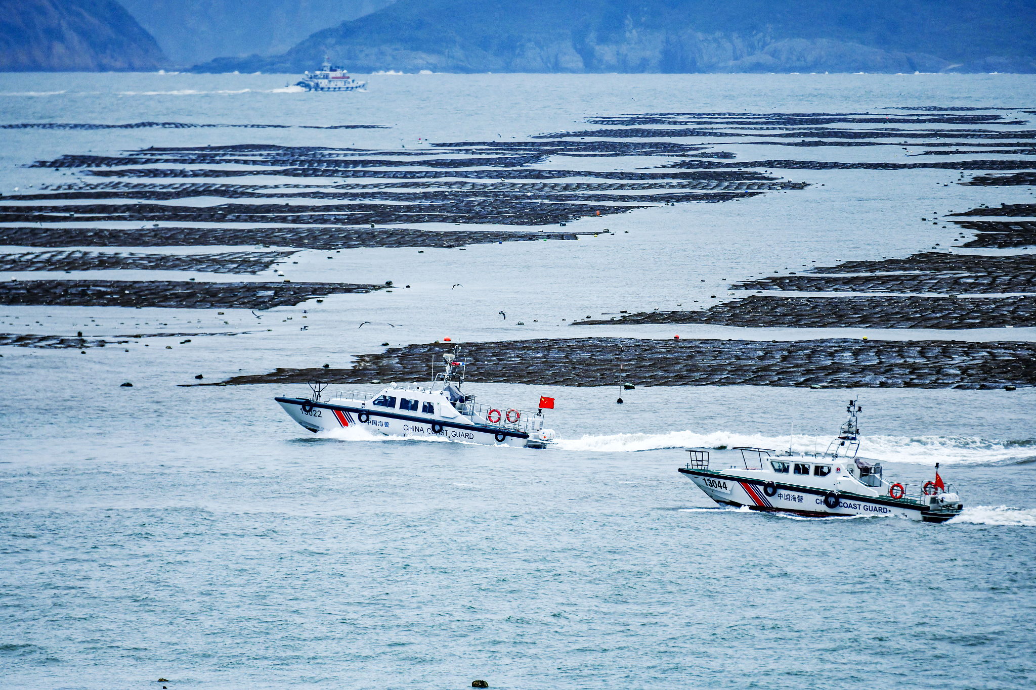 Chinese Coast Guard and Chinese fishery administration ships conducted a joint patrol in the East China Sea on the first day of the 2024 fishing moratorium in Wenzhou, Zhejiang Province, May 1, 2024. /CFP