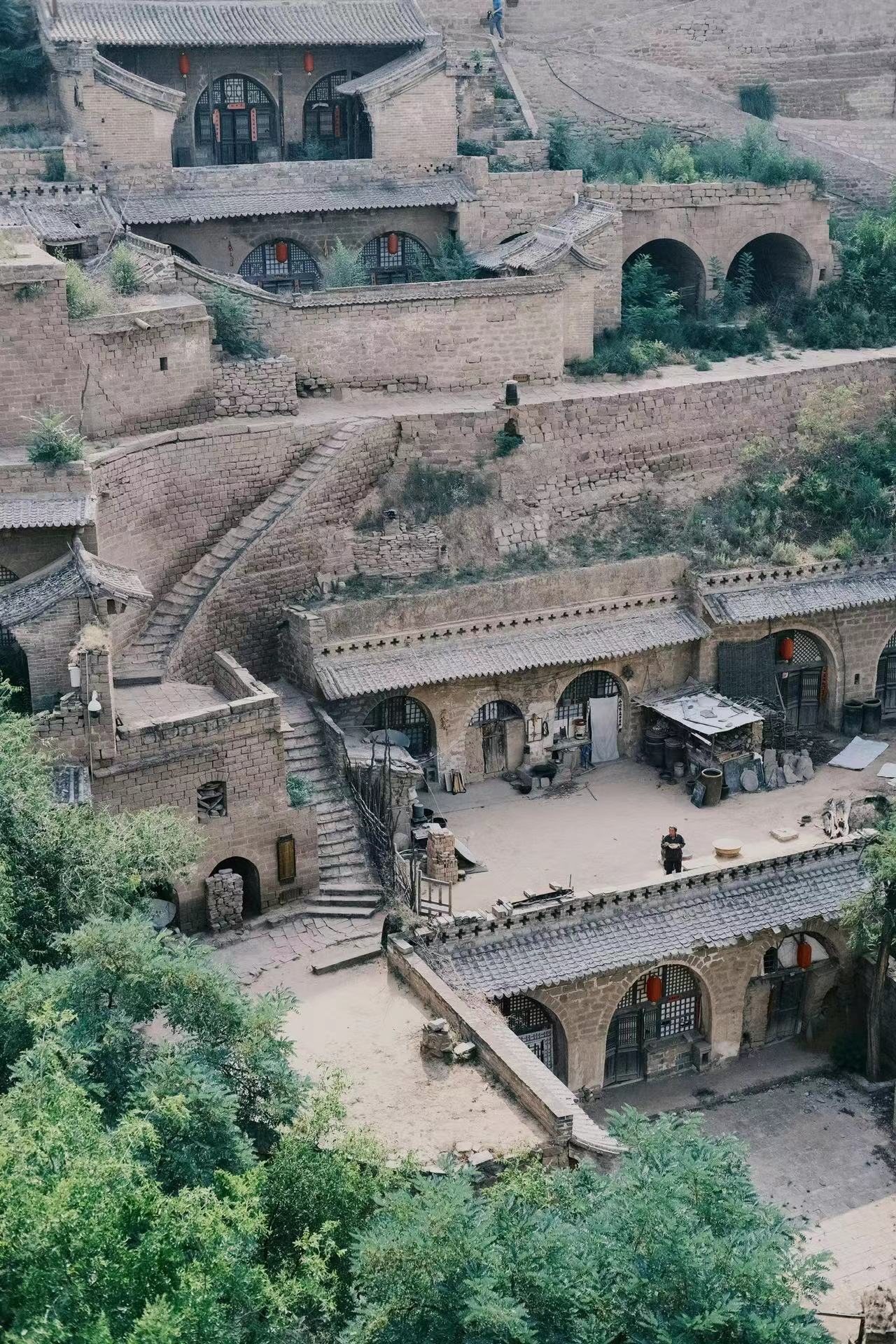 Discover cave houses in Shanxi's Lijiashan Village