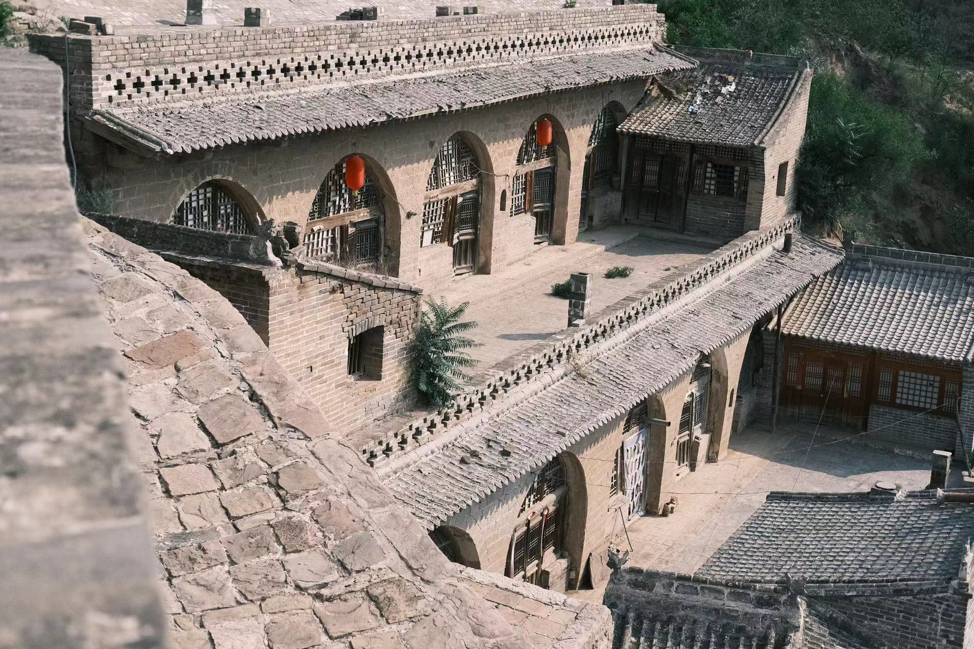 Discover cave houses in Shanxi's Lijiashan Village