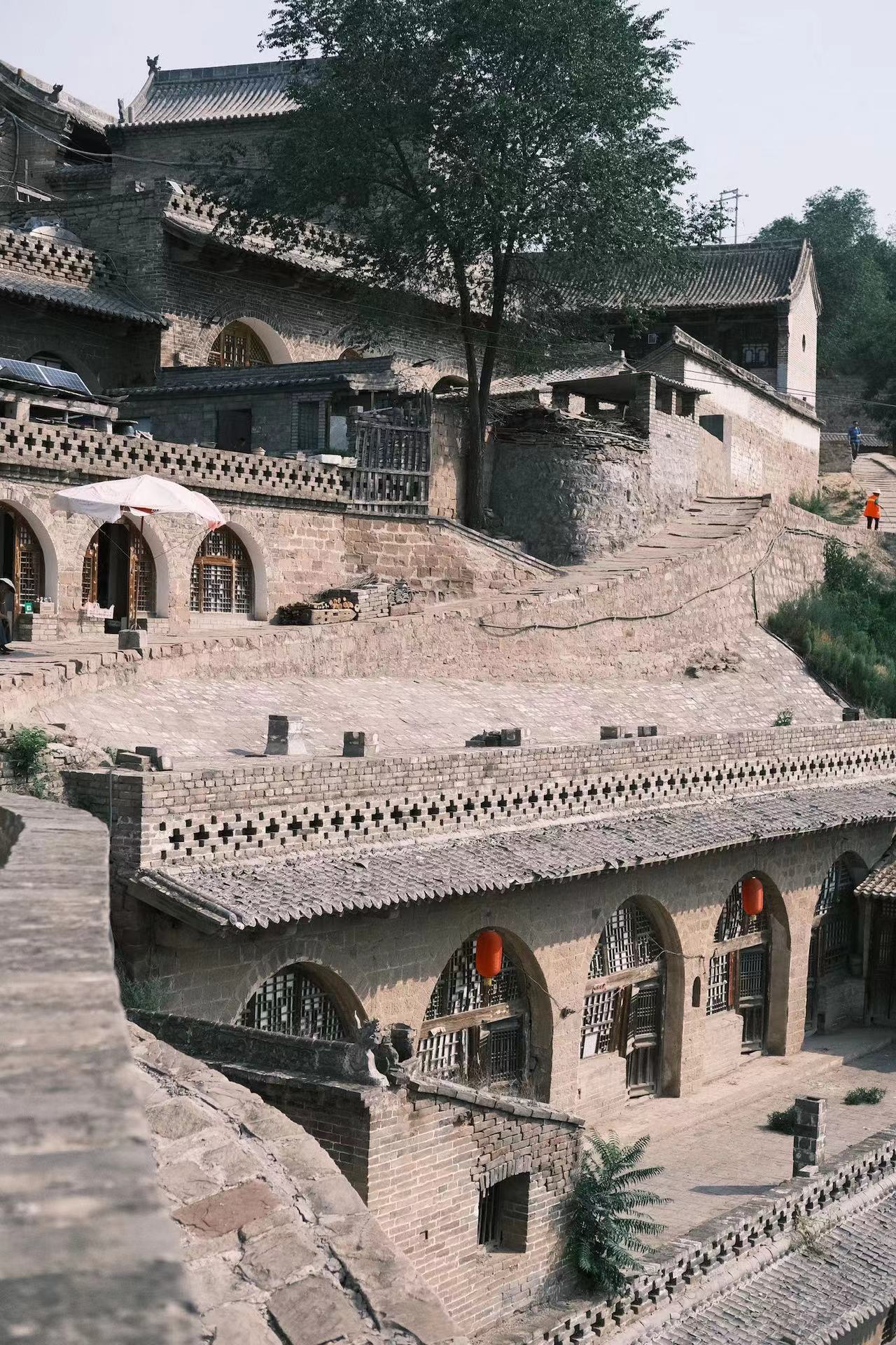 Discover cave houses in Shanxi's Lijiashan Village