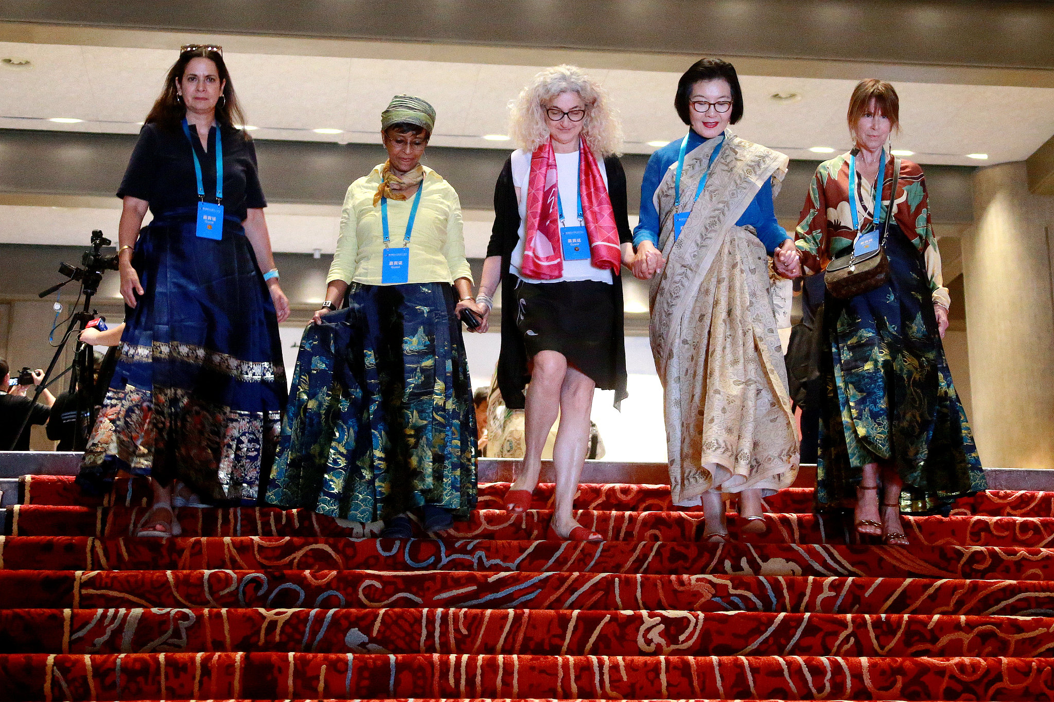 International scholars wearing Mamian skirts participate in the 10th Nishan Forum on World Civilizations in Qufu City, east China's Shandong Province, July 10, 2024. The Mamian skirt, also known as the horse-face skirt or Mamianqun in Chinese, is a traditional Chinese Hanfu garment characterized by its pleated structure and overlapping front and back panels. /CFP