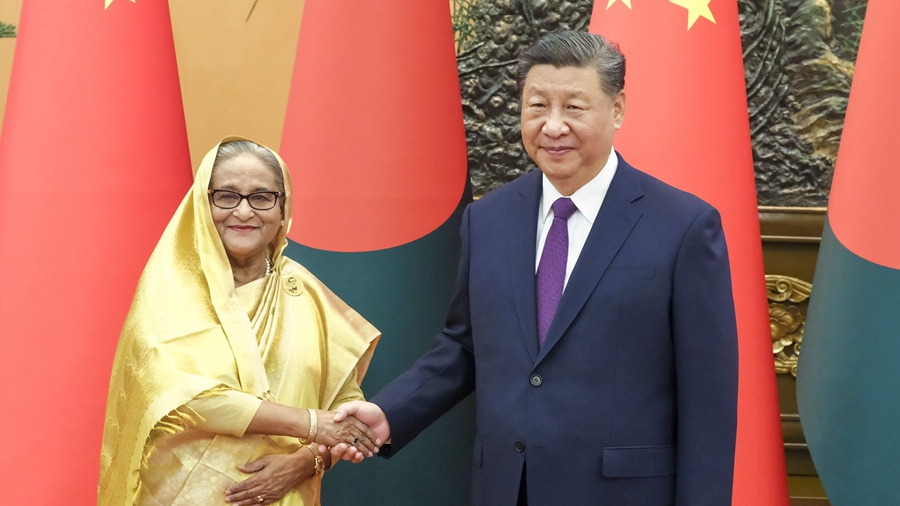 Chinese President Xi Jinping (R) shakes hands with Bangladeshi Prime Minister Sheikh Hasina in Beijing, China, July 10, 2024. /Xinhua