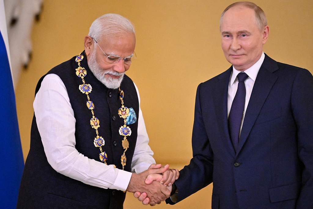 Indian Prime Minister Narendra Modi (L) was awarded the Order of St. Andrew the Apostle the First-Called, Russia's highest state honor, by Russian President Vladimir Putin, Moscow, Russia, July 9, 2024. /CFP 

