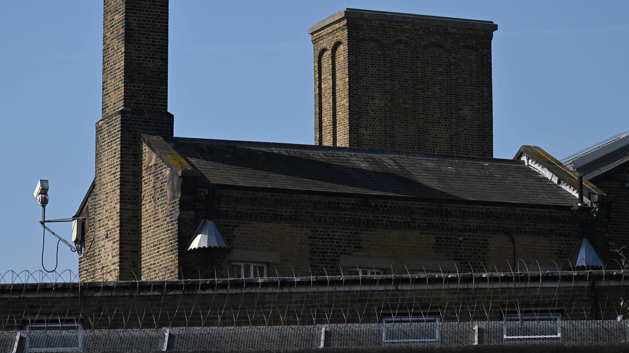 Razor wire is seen stretching along the top of the walls of HM Prison Wandsworth in south London on September 7, 2023. /CFP