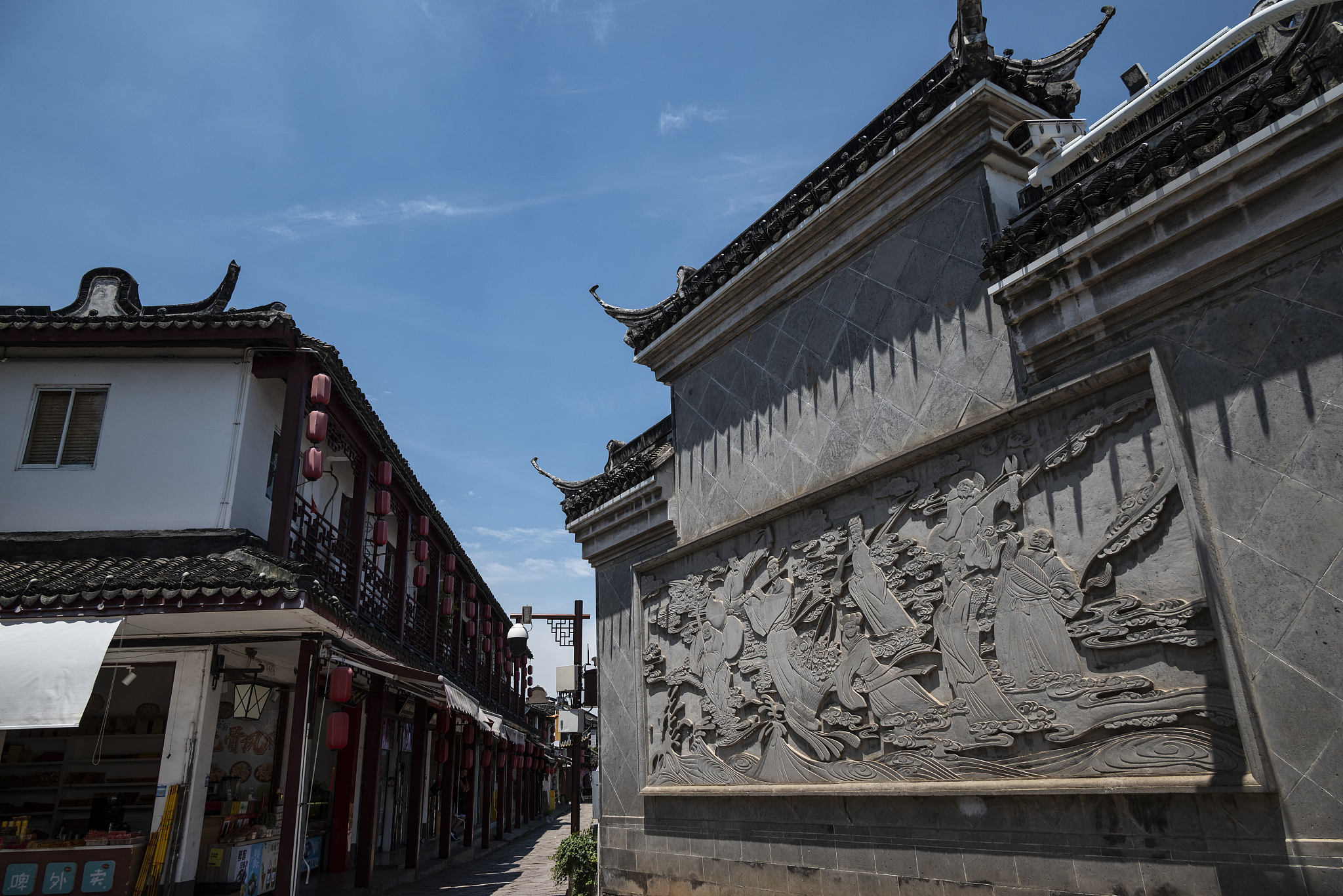 An alleyway at Zhujiajiao Ancient Town in the southwestern suburbs of Shanghai, July 7, 2024 /CFP
