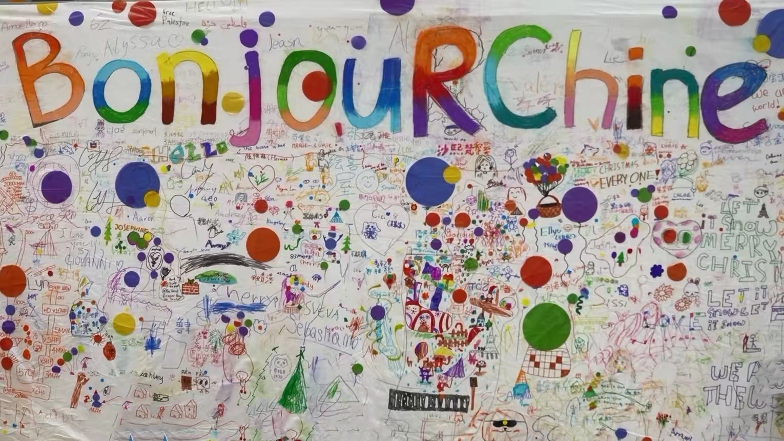 Children's 'Dream the World' art exhibition held in Beijing