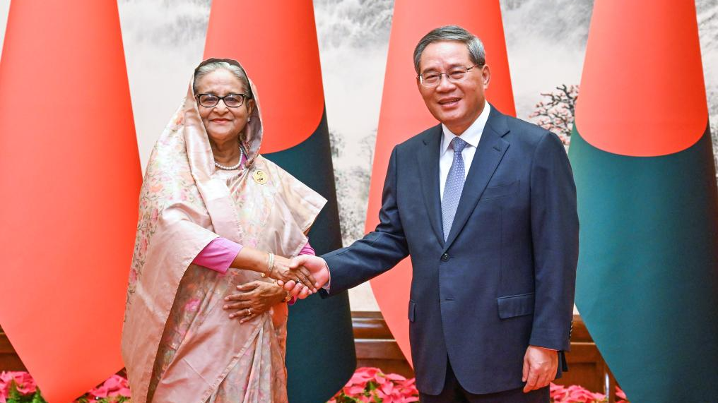 Chinese Premier Li Qiang (R) holds talks with Bangladeshi Prime Minister Sheikh Hasina at the Great Hall of the People, Beijing, China, July 10, 2024. /Xinhua