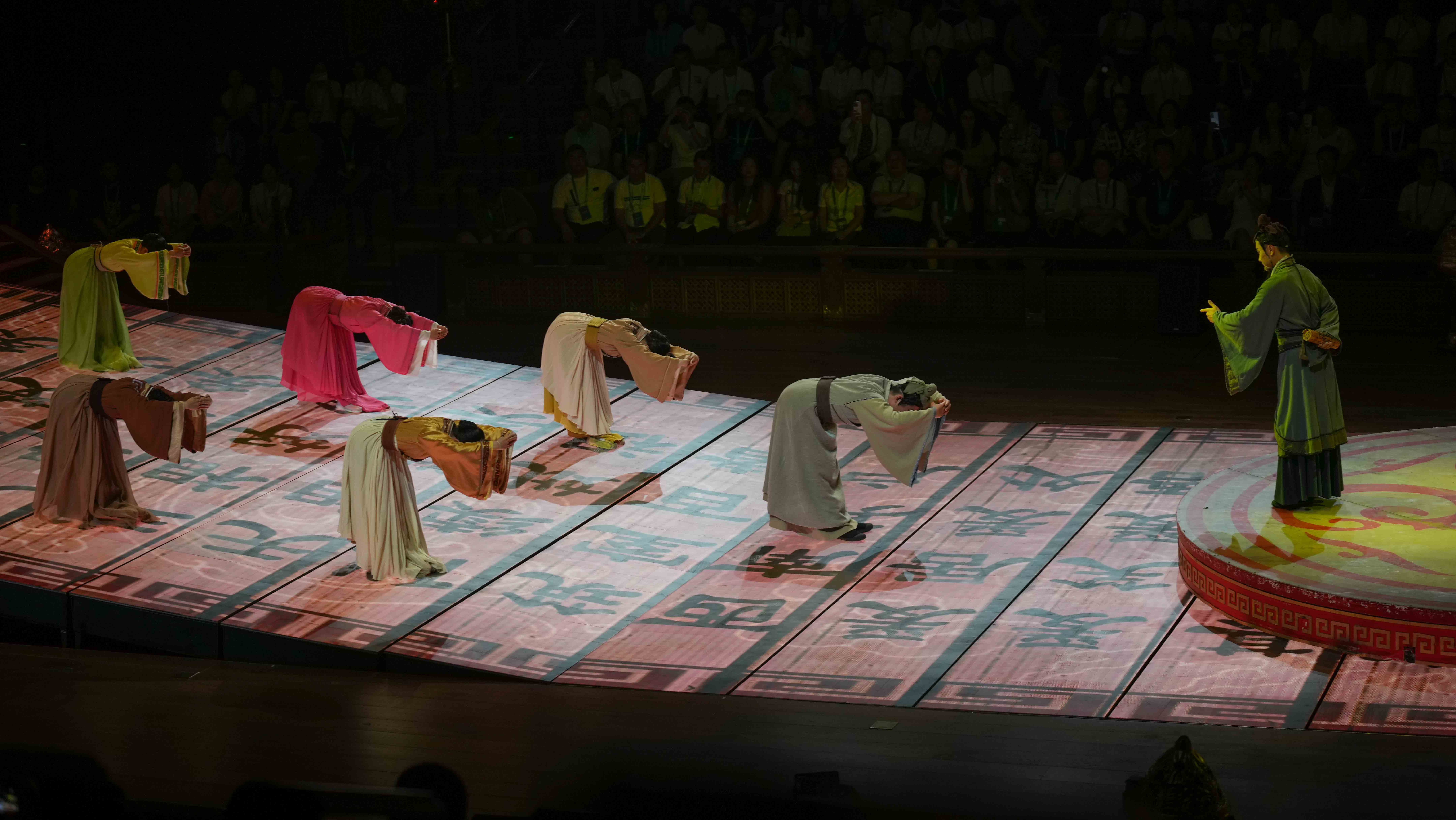 Immerse in the spectacle of 'Jinshengyuzhen' show