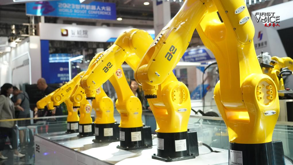 Desktop industrial robots are pictured at the World Robot Conference 2023 in Beijing, capital of China, August 16, 2023. /Xinhua