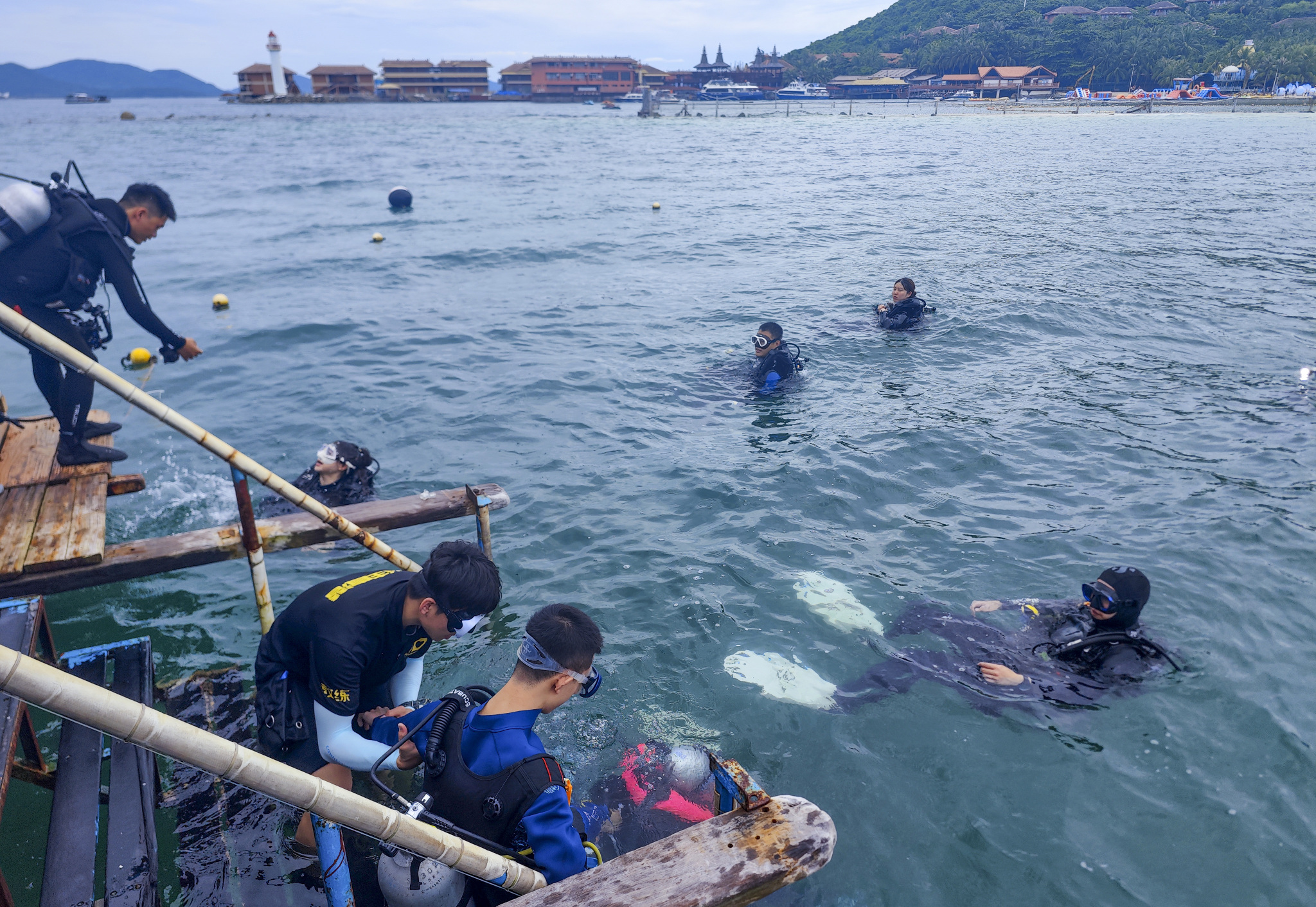 Volunteers prepare to dive into the sea to transplant coral reefs in Hainan Province on June 8, 2024. /CFP