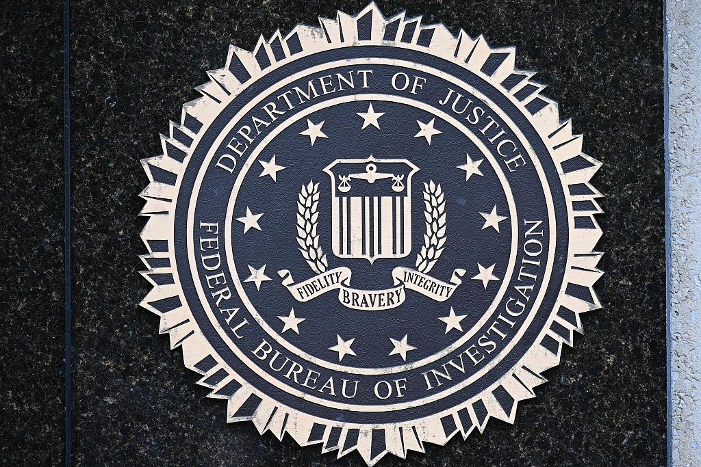 The seal of the Federal Bureau of Investigation is seen outside of its headquarters in Washington, D.C., U.S., August 15, 2022. /CFP