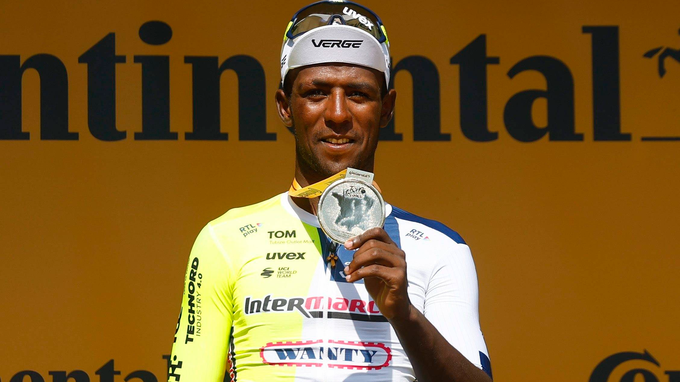 Biniam Girmay celebrates after winning Stage 12 of the 2024 Tour de France in Villeneuve-sur-Lot, France, July 11, 2024. /CFP