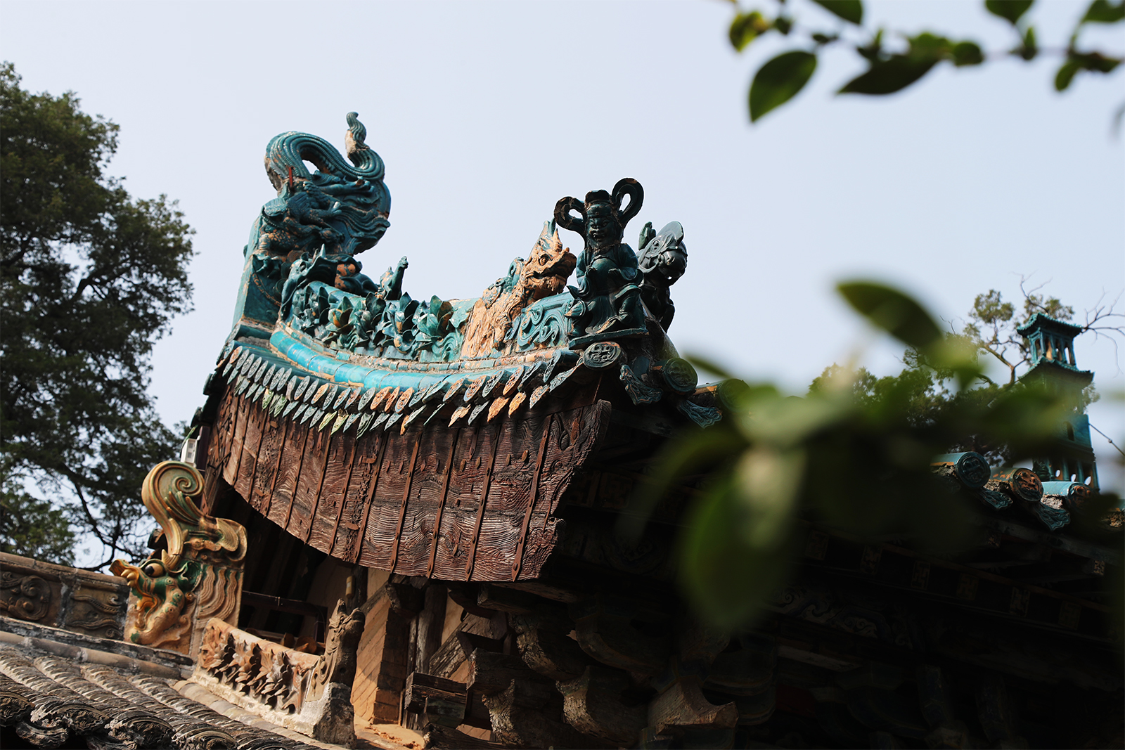 A view of the sculptures on the roof of a building at Jade Emperor Temple in Jincheng, Shanxi Province. /CGTN