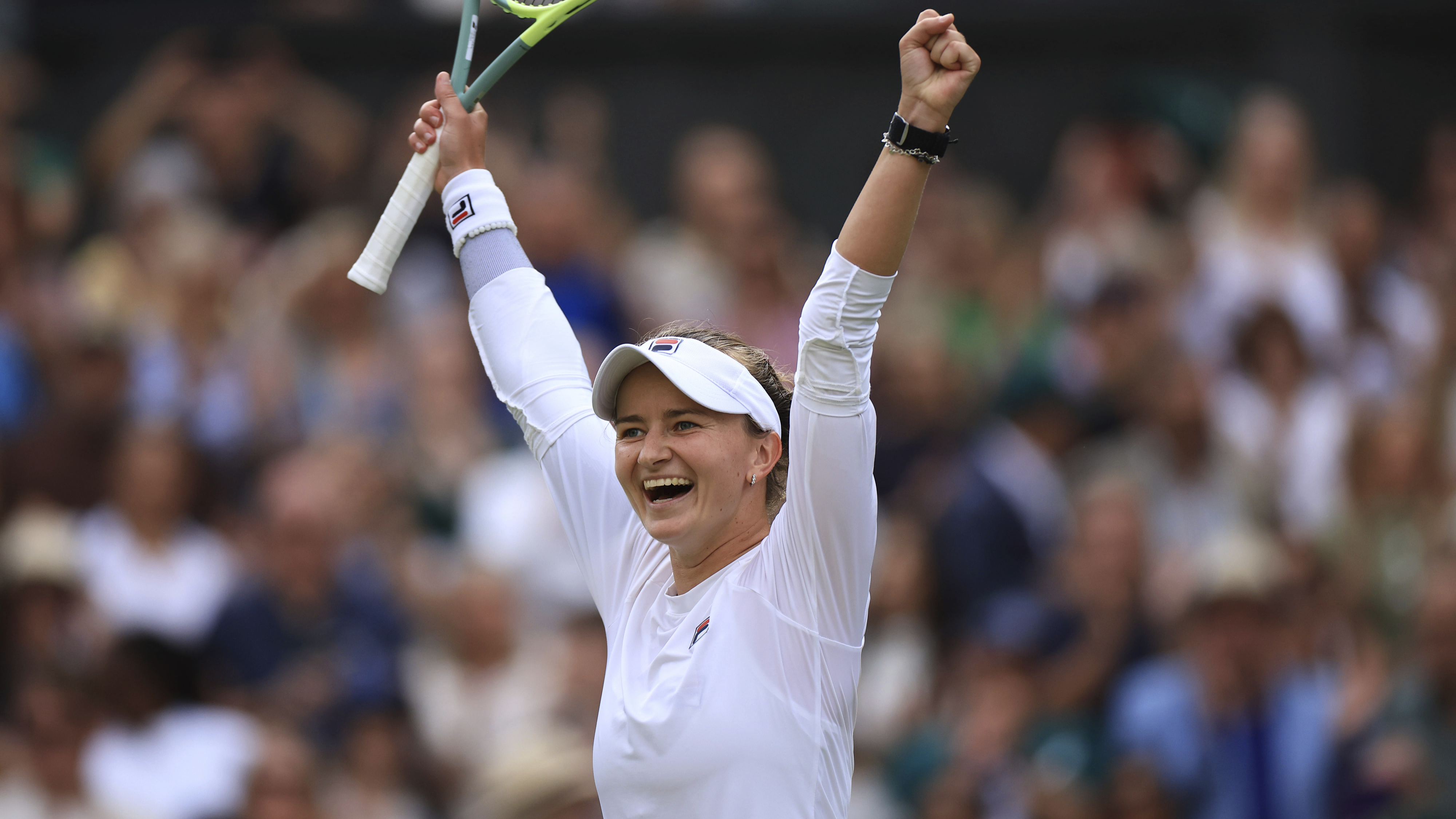 Barbora Krejcikova celebrates reaching the Wimbledon women's singles final in London, United Kingdom, July 11, 2024. /CFP