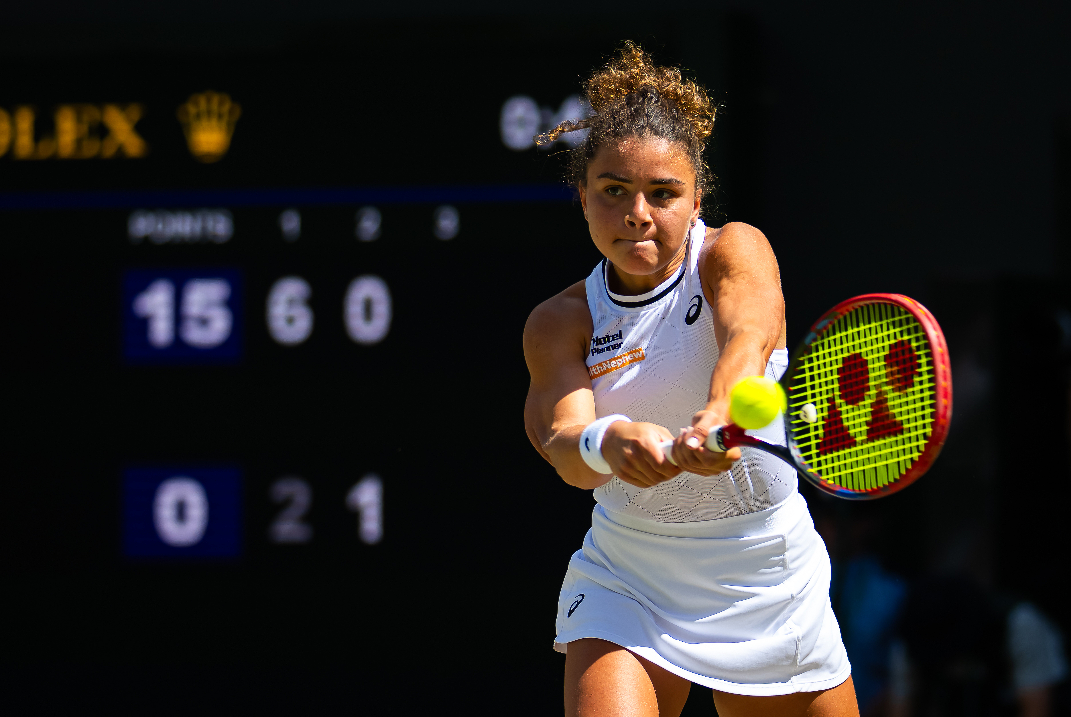 Jasmine Paolini in action during the Wimbledon women's singles semifinals in London, United Kingdom, July 11, 2024. /CFP