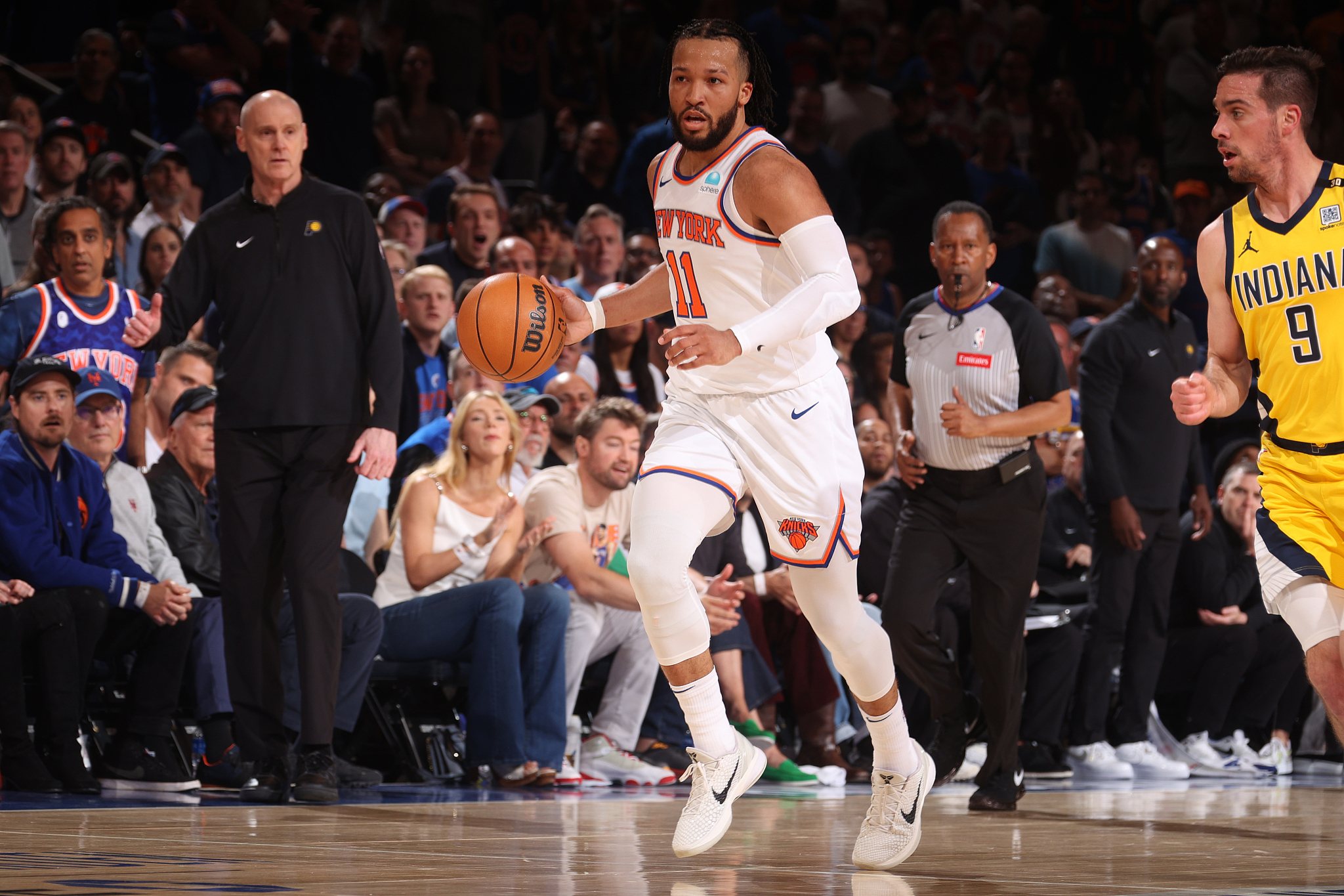 Jalen Brunson (#11) of the New York Knicks dribbles in Game 7 of the NBA Eastern Conference semifinals against the Indiana Pacers at Madison Square Garden in New York City, May 19, 2024. /CFP
