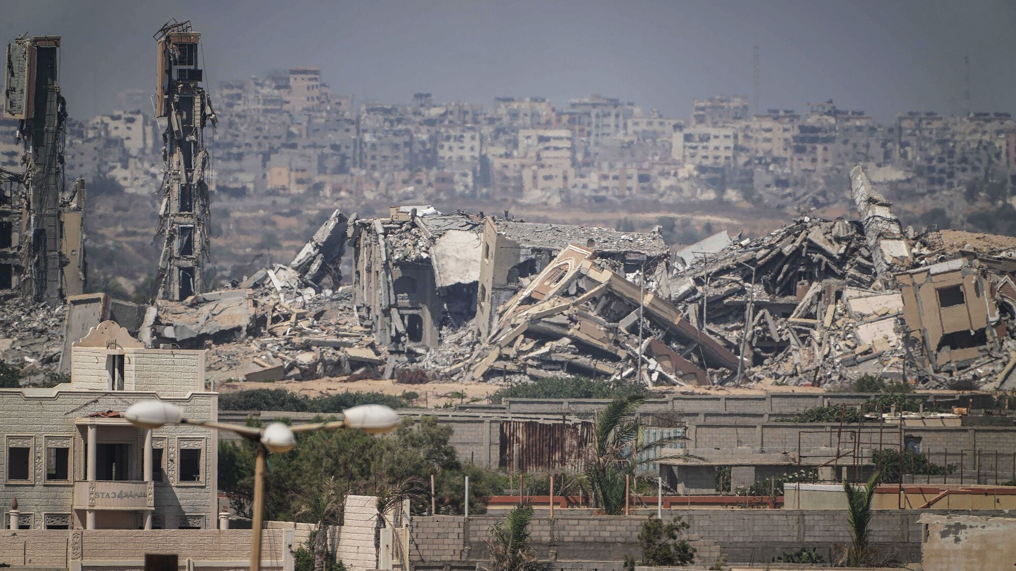 Damaged buildings following Israeli airstrikes in the southwest of Gaza City, Gaza, July 10, 2024. /CFP