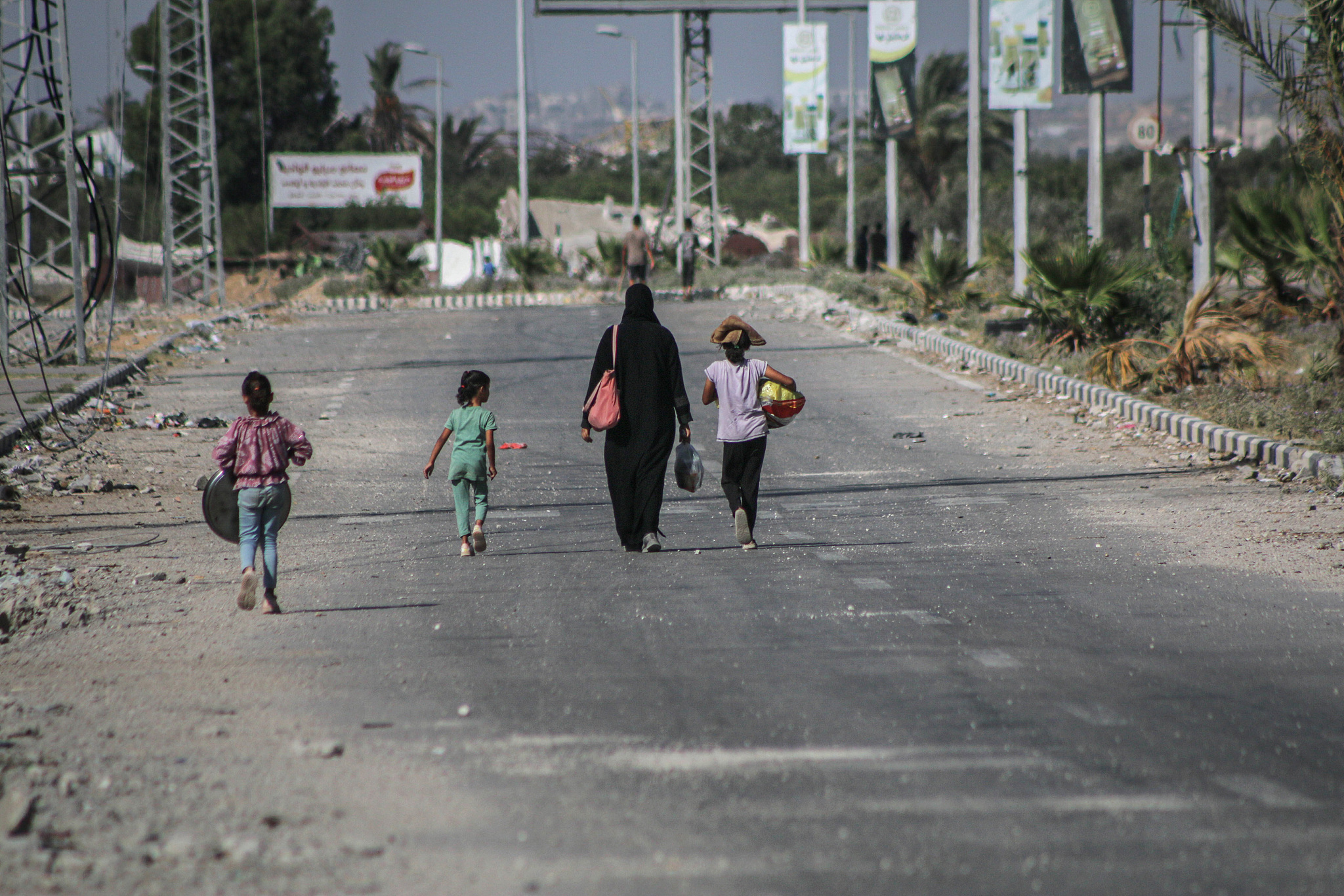 Displaced Palestinians flee Gaza City through an Israeli army corridor in Netzarim to Salah al-Din Street in central Gaza, as Israel told all Palestinians in Gaza City to leave immediately, July 10, 2024. /CFP