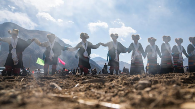 Farmers sing during a ceremony marking the start of spring farming in Doilungdeqen district in Lhasa, southwest China's Xizang Autonomous Region, March 16, 2024. /Xinhua