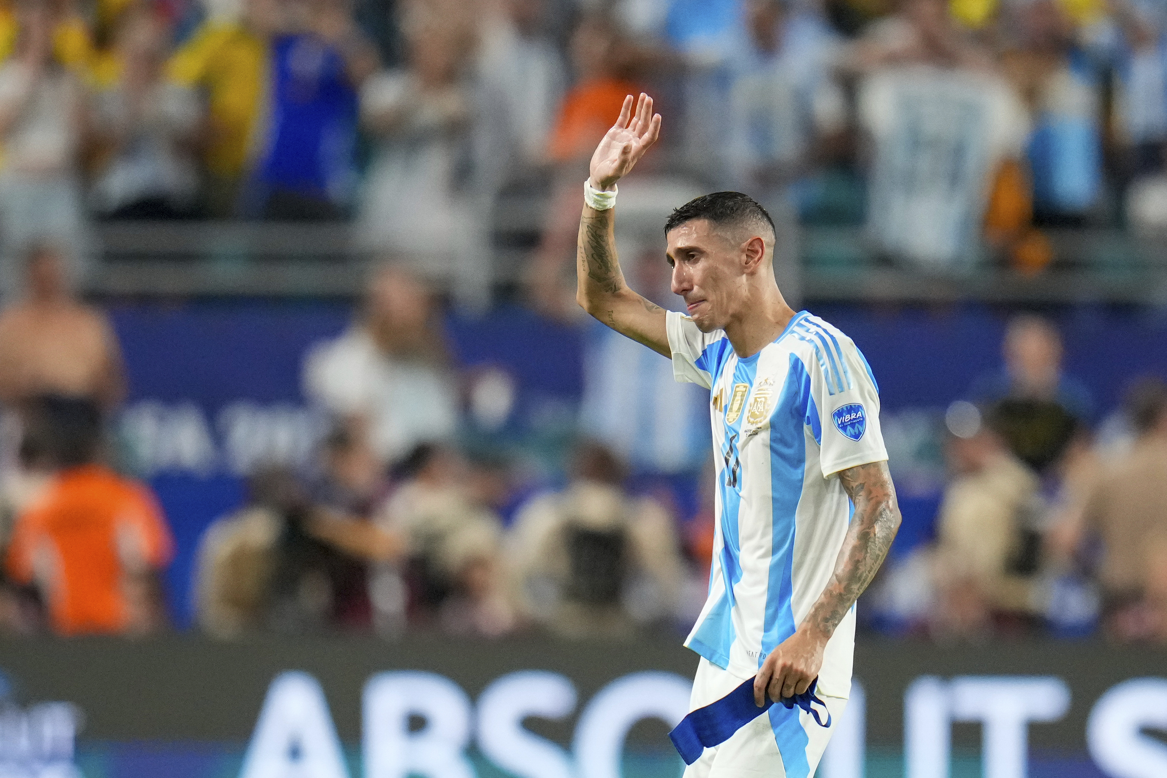 Argentina's Angel Di Maria waves as he walks off the field, replaced by Nicolas Otamendi, during the Copa America final against Colombia in Miami, U.S., July 14, 2024. /CFP
