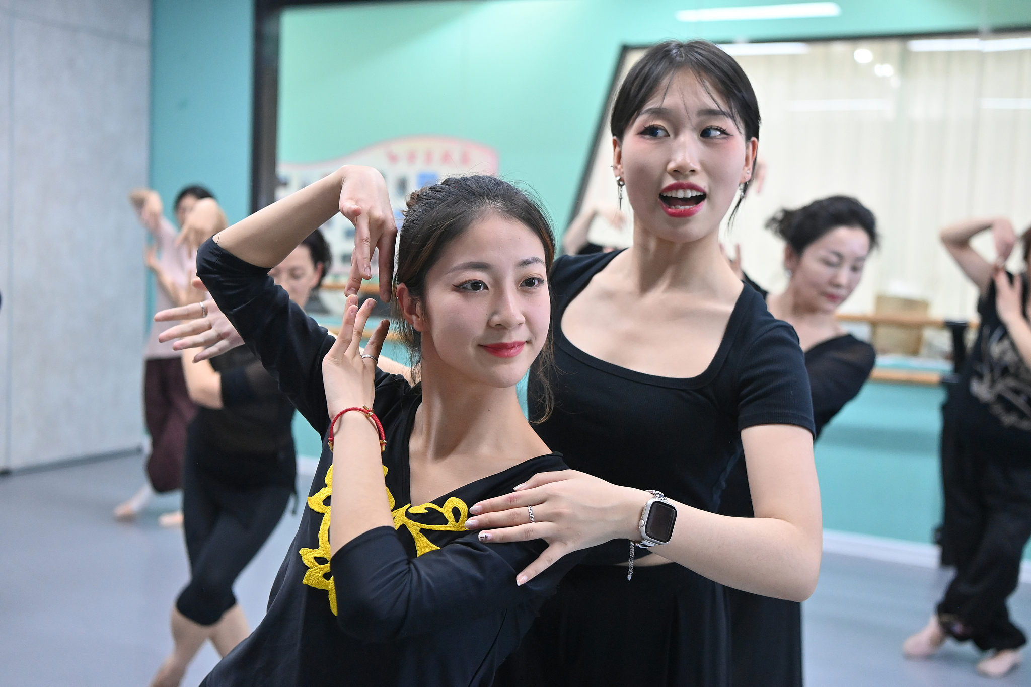A file photo shows students attending a night school course being taught folk dance in Lanzhou, Gansu Province. /CFP
