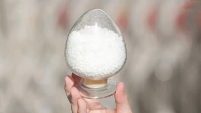 A sample of the molten salt used in the plant. /CMG